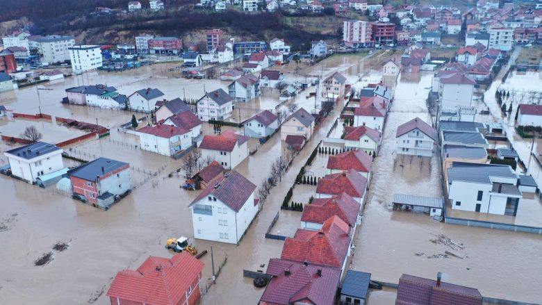 Situata me vërshimet, shkollat e komunave të Klinës dhe Skenderajt të premten nuk do të mbajnë mësim