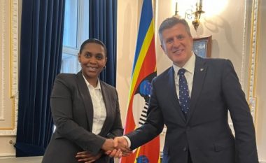 Pas deklarimit të Vuçiqit për çnjohje, ambasadori Kapiti takohet me komisioneren e lartë të Eswatinit