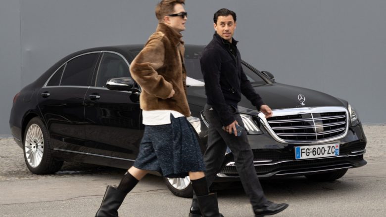 Robert Pattinson veshi një fund për “Dior”-in, Beckham dhe i biri elegant – emocionues në pistë dhe në publik