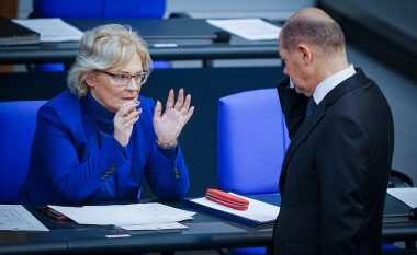 BILD: Ministria gjermane e Mbrojtjes planifikon të japë dorëheqje, kokëdhimbje për Scholzin
