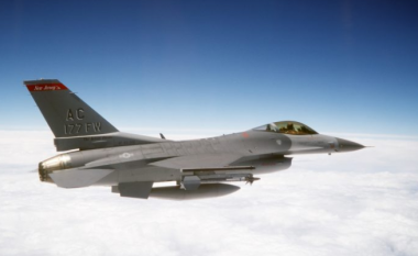 Holanda mund të dërgojë aeroplanë F-16 në Ukrainë