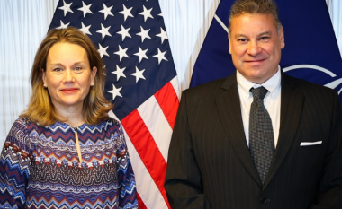 Ambasadorja amerikane në NATO: SHBA-ja mbështet plotësisht dialogun e ndërmjetësuar nga BE-ja