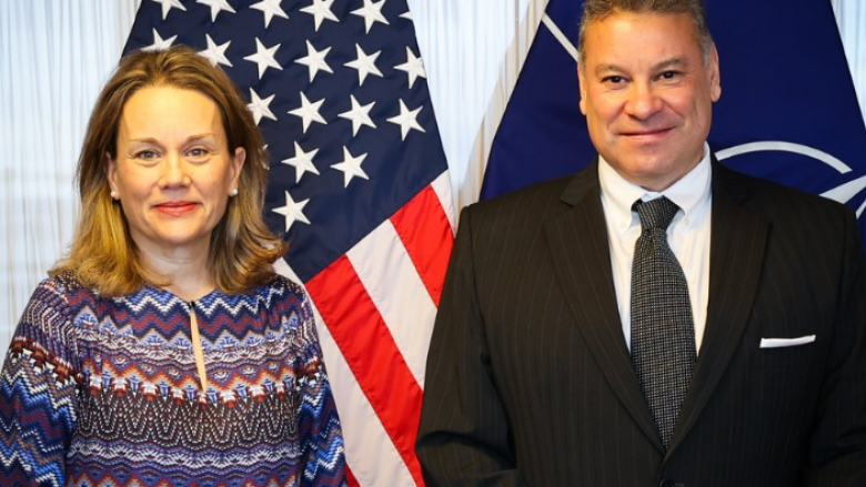 Ambasadorja amerikane në NATO: SHBA-ja mbështet plotësisht dialogun e ndërmjetësuar nga BE-ja