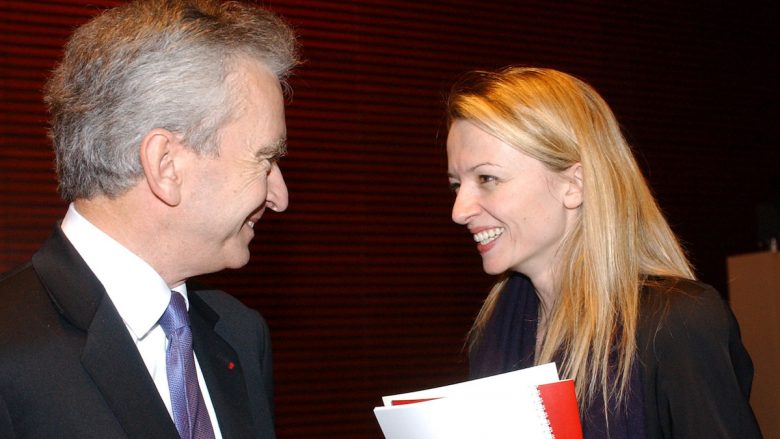 Miliarderi i ‘LVMH’ Bernard Arnault, vendos të bijën në krye të ‘Dior’