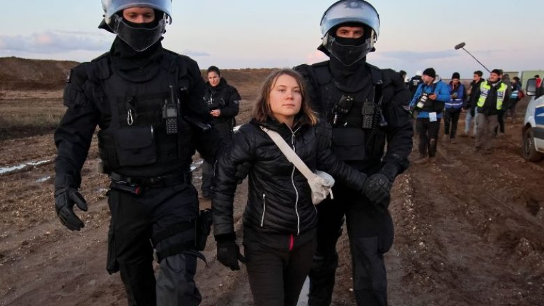 Greta Thunberg u lirua nga policia pas një arrestimi në protestat kundër minierës në Gjermani