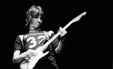 Zemra plot shpirt: Gjeniu i çuditshëm Jeff Beck, “kitaristi i kitaristit”