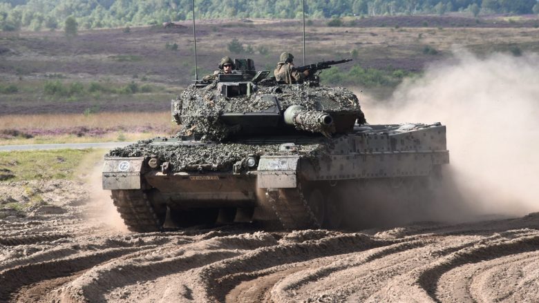 Polonia mund të dërgojë tanke Leopard në Ukrainë, pa autorizimin e Gjermanisë