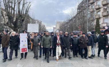 Zëdhënësi i AAK-së: Protesta e VV-së nga analfabetët e Kurtit, për ta tërhequr vëmendjen nga skandali i Martin Berishajt