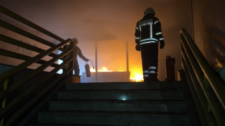 Zjarr në qendrën e re tregtare në Tetovë