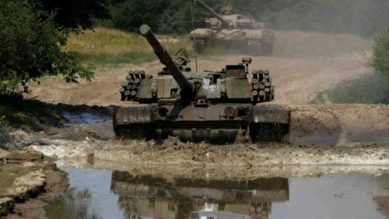 Polonia do të dërgojë 60 tanke të tjera në Ukrainë