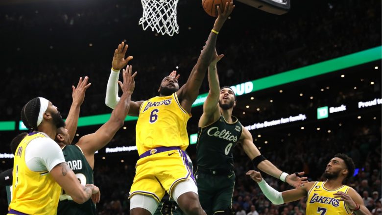Spektakël në TD Garden, Boston mposhtin rivalët e Lakers pas vazhdimeve