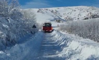 Trashësia e dëborës në Panarit të Korçës arriti një metër