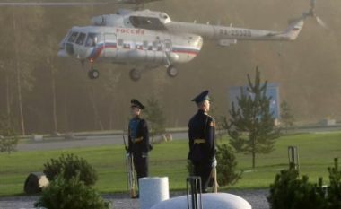Rrëzohet helikopteri që përdoret për të transportuar Putinin – ‘u përplas në tokë’ gjatë uljes në Moskë