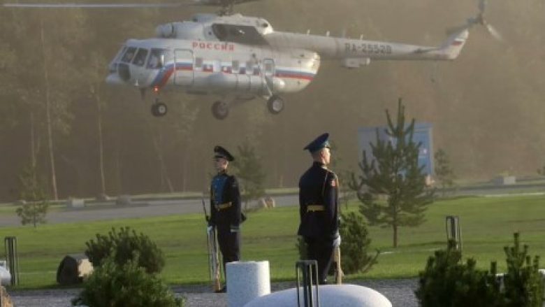 Rrëzohet helikopteri që përdoret për të transportuar Putinin – ‘u përplas në tokë’ gjatë uljes në Moskë
