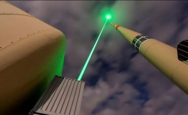 Një pajisje e re laseri – e madhësisë së një veture – mund të “largojë” rrufetë nga aeroportet dhe stacionet e energjisë bërthamore