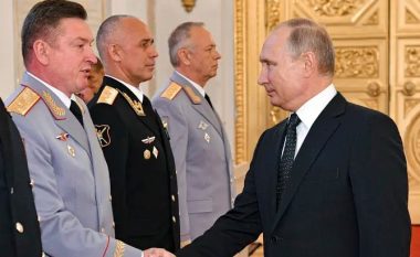 Kërkuan t’i hiqen medaljet, e quajtën edhe bastard – tani Putini e emëroi atë si shef të forcave tokësore të ushtrisë së tij