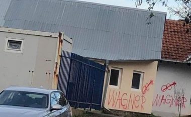 Nisin hetimet për grafitet “Wagner” në veri të vendit, policia i cilëson si nxitje e urrejtjes dhe përçarjes ndëretnike