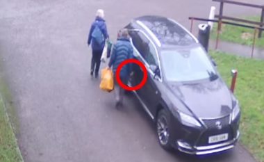 Pensionisti xheloz në Angli hakmerret ndaj fqinjit të tij duke ia “gërvishtur” veturën me çelës