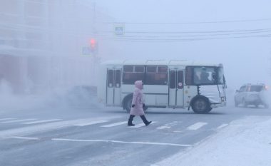‘Vishuni si një lakër’: Të mbijetosh në qytetin më të ftohtë në botë ku temperaturat arrijnë në minus 50 gradë Celsius