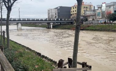 Reshje intensive të shiut, paralajmërim për përmbytje në Shkodër e Lezhë