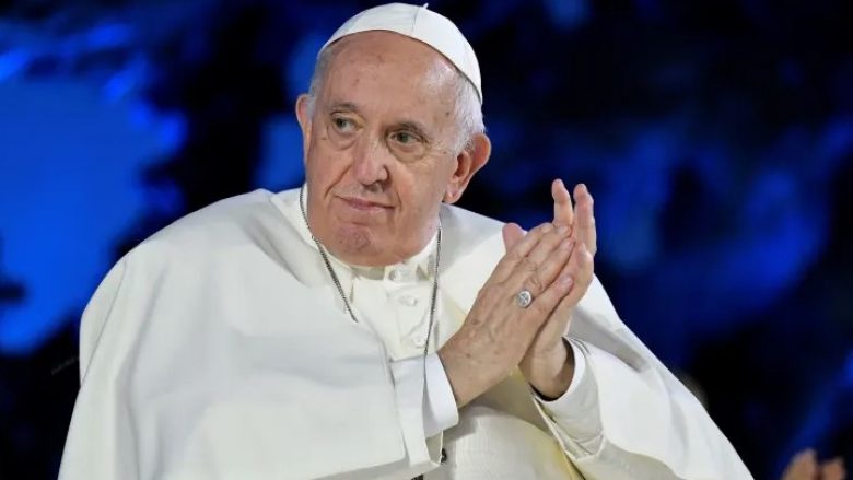 Papa Françesku: Homoseksualiteti është mëkat, por jo krim