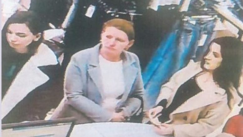 Policia në kërkim të tri grave nga Prizreni, vodhën një telefon në një qendër tregtare
