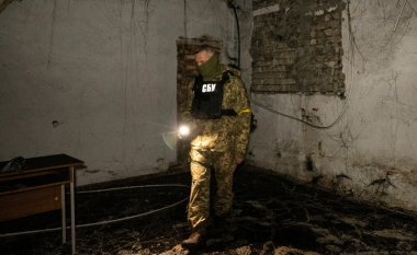 Një “dhomë torture” ruse është zbuluar në Ukrainën jugore – autoritetet zbulojnë se çfarë gjetën atje