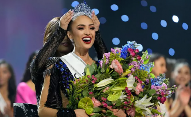 Kush është R’Bonney Gabriel, bukuroshja që rrëmbeu kurorën e “Miss Universe 2023”