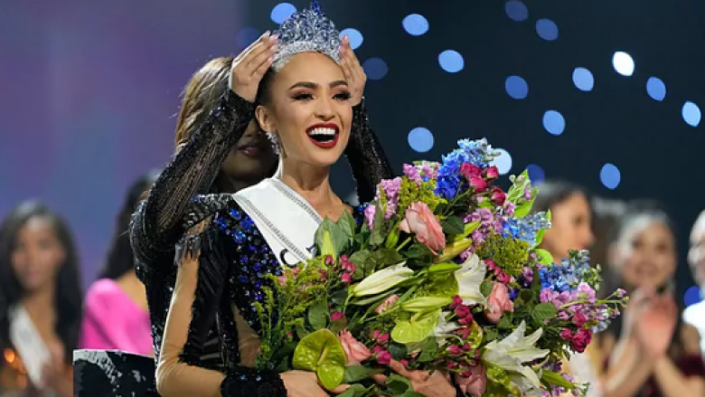 Kush është R’Bonney Gabriel, bukuroshja që rrëmbeu kurorën e “Miss Universe 2023”
