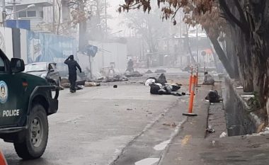 Një kamikaz hodhi veten në erë përpara një ministrie në Kabul, të paktën 20 të vrarë
