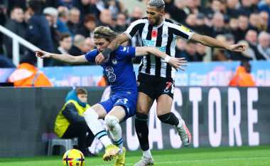 Newcastle kërkon transferimin e tre futbollistëve nga Chelsea