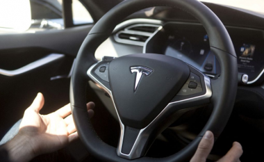 Autoritetet nisin hetimet për postimin e Musk në Twitter në lidhje me sistemin “Full Self Driving”