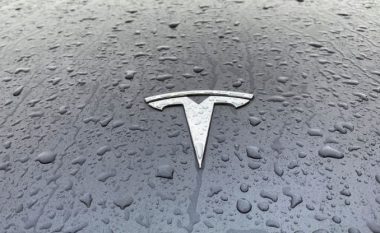 Tesla planifikon prodhimin e baterive pa metale të çmuara