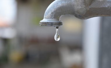 Turbullira të ujit në zonën e “Rekës së Keqe” në Gjakovë, nuk lejohet për konsum