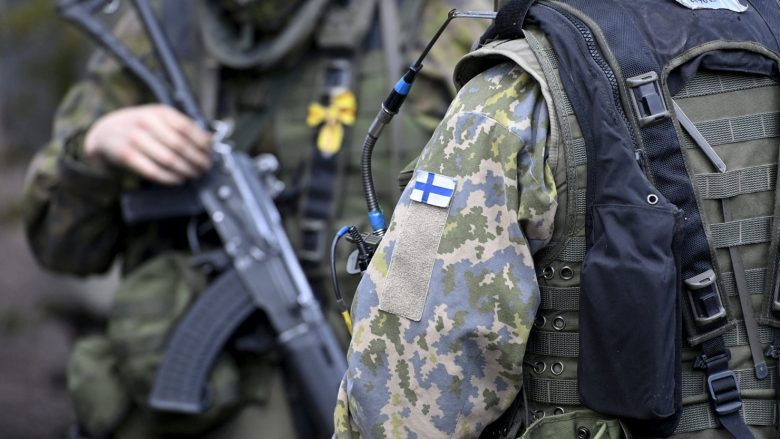 Finlanda duhet të konsiderojë anëtarësimin në NATO pa Suedinë, thotë shefi i diplomacisë finlandeze