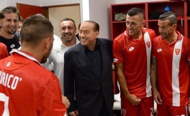 Berlusconi u premtoi një autobus me eskorta nëse fitojnë ndaj Juves – lojtarët e telefonojnë qindra herë që ta mbajë premtimin