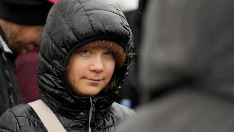 Edhe Greta Thunberg ishte pjesë e protestës “kundër qymyrit” në Gjermani – momenti kur ajo u largua nga policia