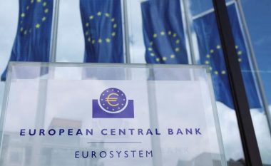 Bankat e Eurozonës shtrëngojnë dhënien e kredive