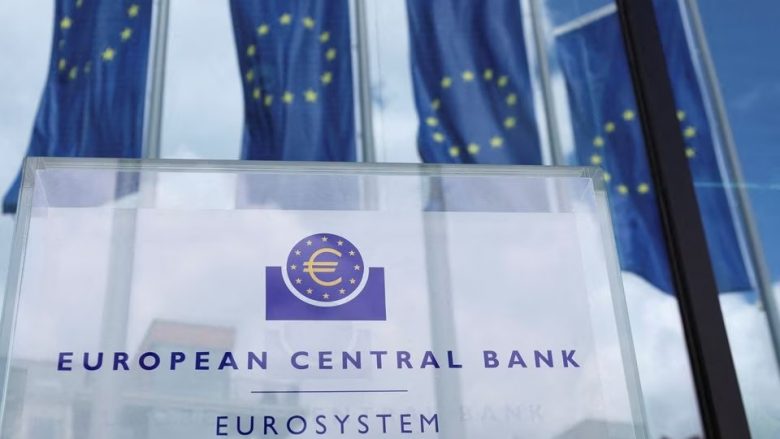 Bankat e Eurozonës shtrëngojnë dhënien e kredive