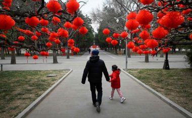 Kina shënon një rënie historike të numrit të popullsisë për herë të parë që nga viti 1961