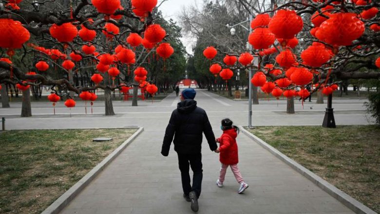 Kina shënon një rënie historike të numrit të popullsisë për herë të parë që nga viti 1961