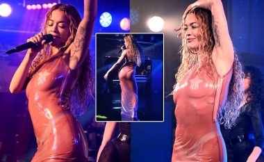 Rita Ora mahnit publikun me performancën e radhës teksa duket tërheqëse në fustanin e tejdukshëm