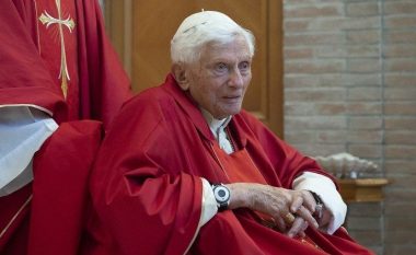 Varroset Papa Benedikti XVI