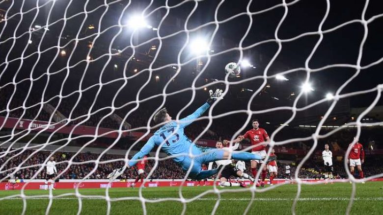 Manchester United bën hap të madh drejt finales në EFL Cup, fiton si mysafir i Nottingham  