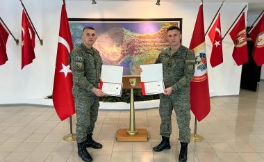 Dy nënoficerët e FSK-së diplomuan në Turqi, në mesin e 96 pjesëmarrësve