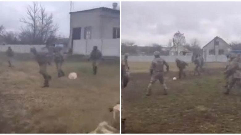Ushtarët ukrainas gjejnë pak kohë edhe për argëtim, luajnë futboll me rroba të kamufluara