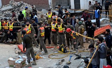 Shkon në 100 numri i të vdekurve pas sulmit në një xhami në Pakistan