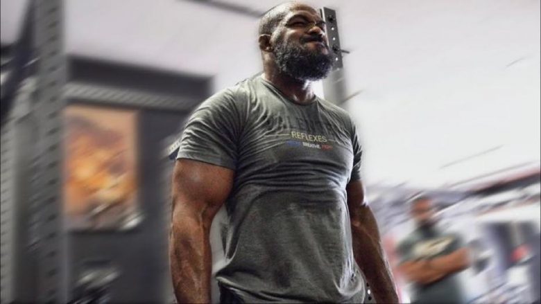 Jon Jones duket në formë fantastike para rikthimit në UFC