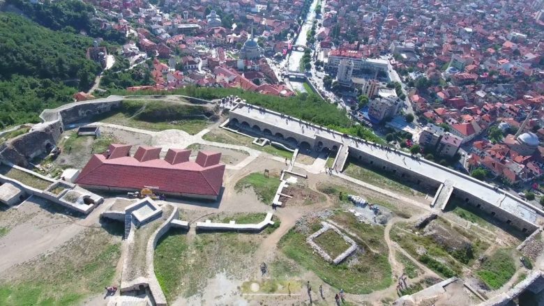 Ndërtimi i teleferikut në Kalanë e Prizrenit, ministri Aliu jep detajet