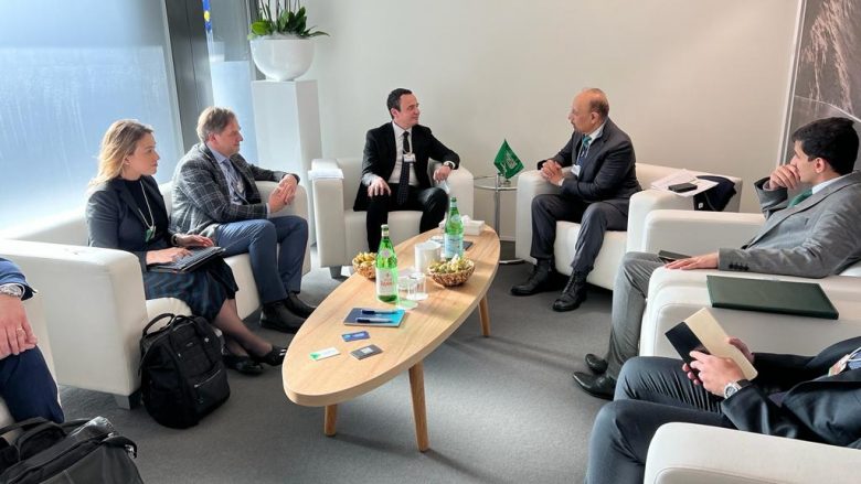Kurti dhe ministri arab i Investimeve bisedojnë për tranzicionin e energjisë së gjelbër dhe turizmin